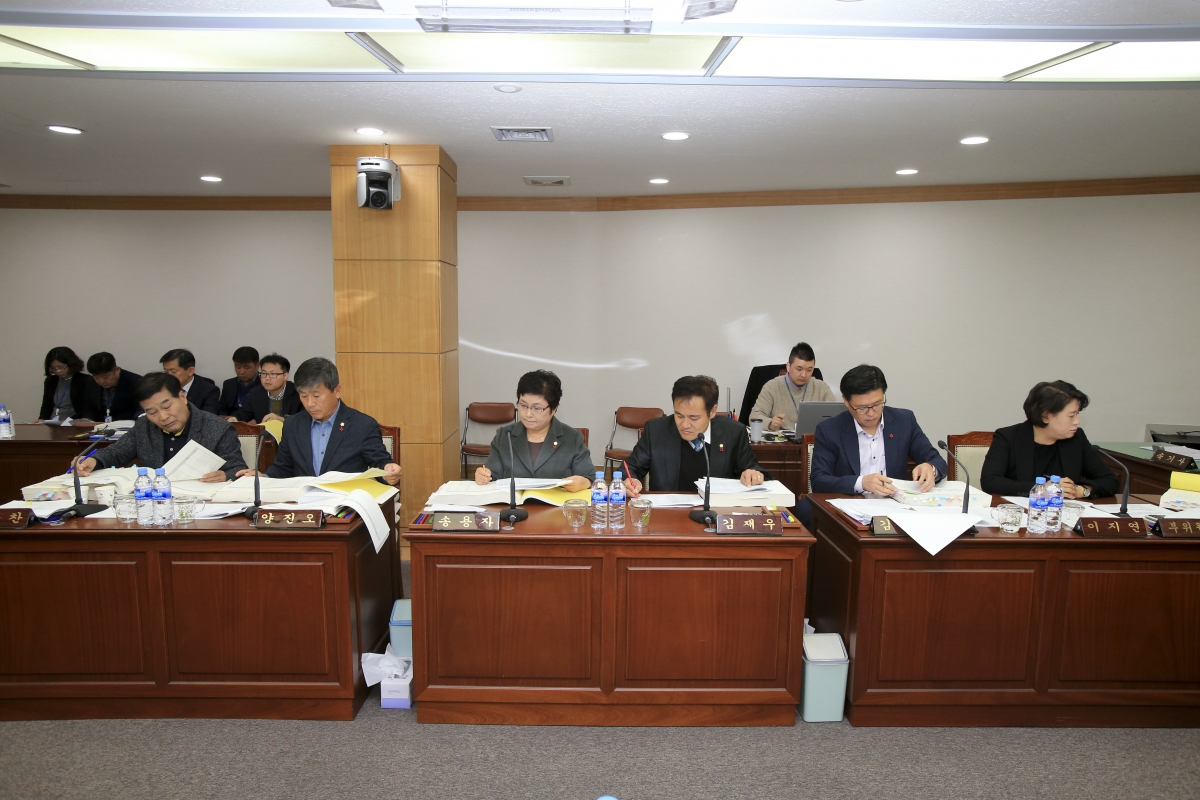 20181205-007[AP7U9044-제227회 제2차 정례회 예산결산특별위원회 2019년도 예산안 및 기금운용계획안 심사활동.jpg