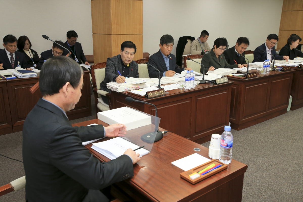 20181205-011[AP7U9073-제227회 제2차 정례회 예산결산특별위원회 2019년도 예산안 및 기금운용계획안 심사활동.jpg