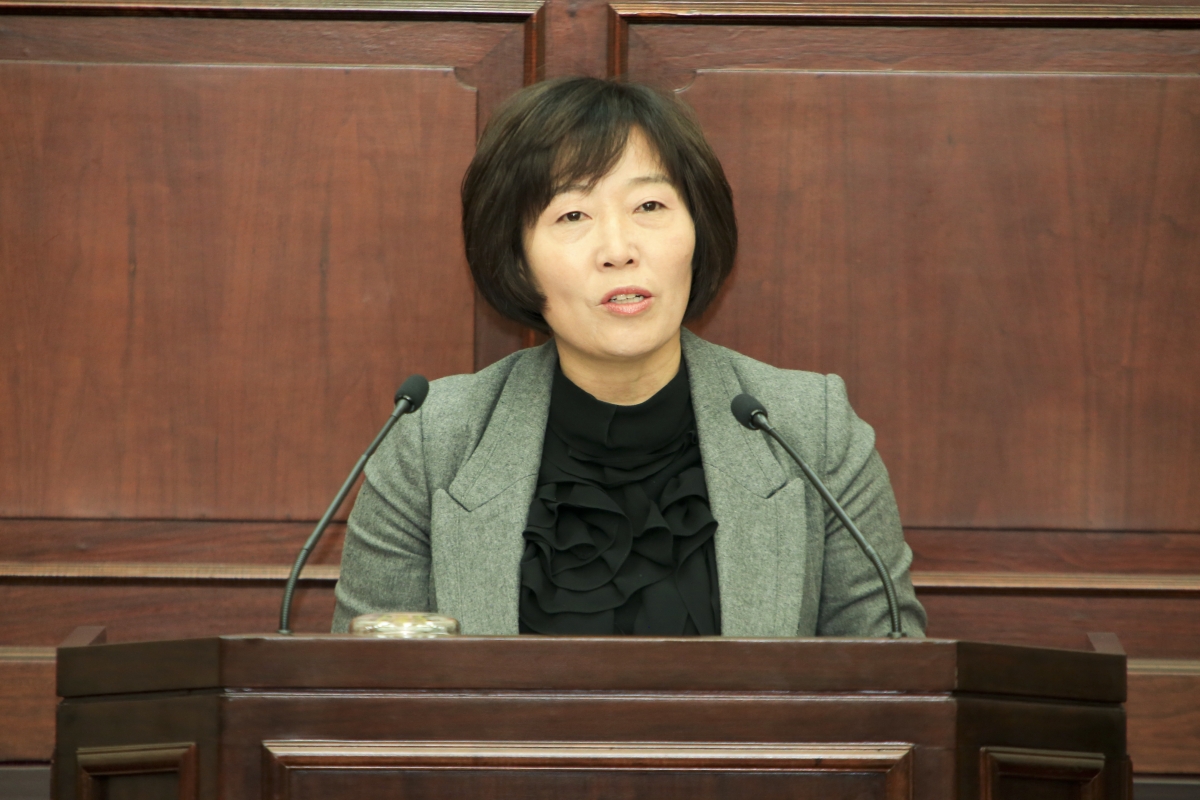 20181211-012[AP7U9393-제227회 제2차 정례회 제3차 본회의시 김춘남 기획행정위원장 상임위원회 활동결과보고.jpg