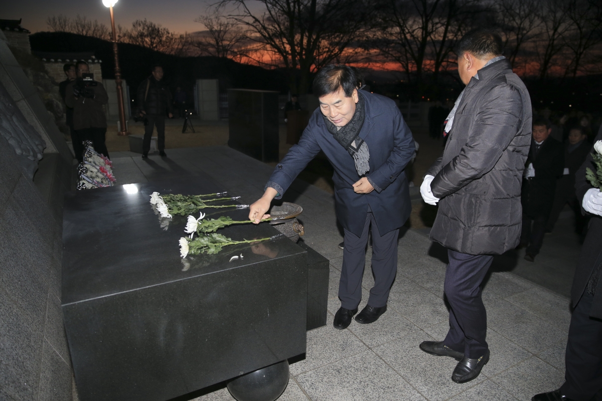 20190102-010[AP7U0429-2019 새해아침 충혼탑 참배.jpg