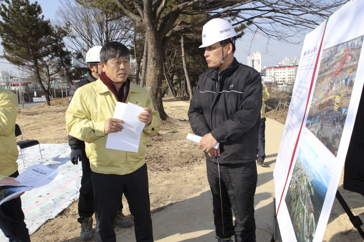 20190125-037[IMG_2935-제228회 임시회 산업건설위원회 시민운동장 진입도로 개설공사 현장 방문.jpg