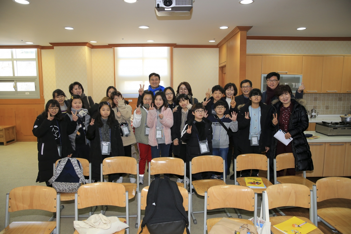 20190129-041[AP7U2082-제228회 임시회 기획행정위원회 대구경북영어마을 현장방문.jpg