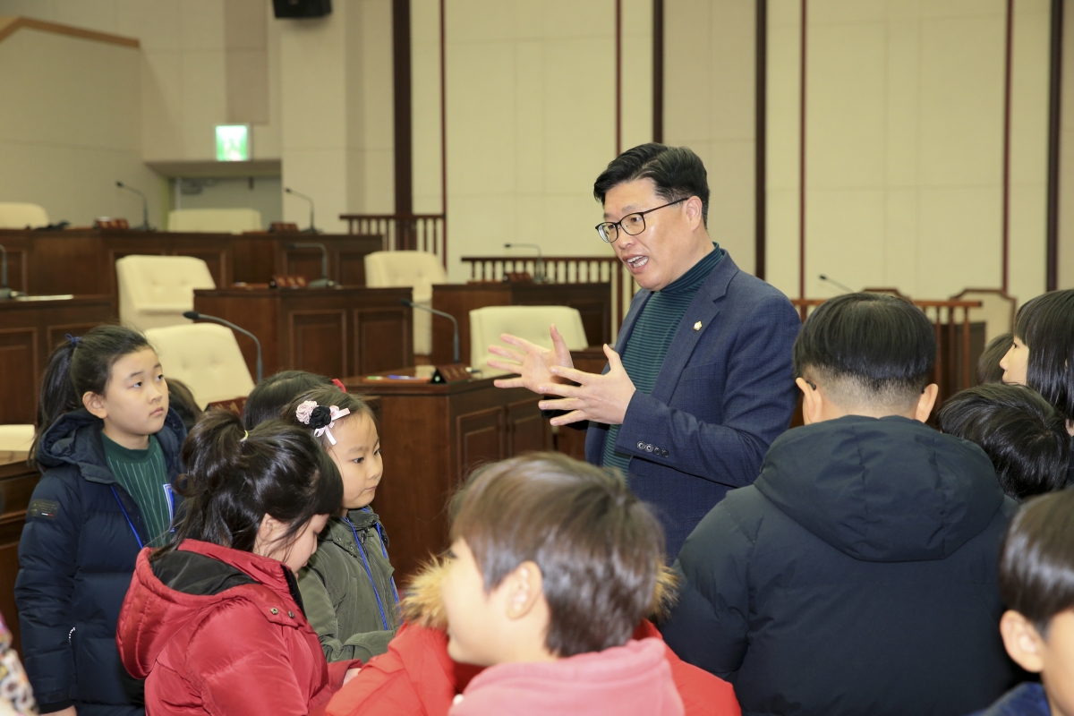 20190218-004[AP7U2684-e편한세상 새마을문고 작은도서관 학생일행 방문.jpg