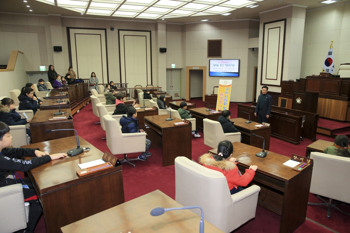 20190218-016[AP7U2635-e편한세상 새마을문고 작은도서관 학생일행 방문.jpg