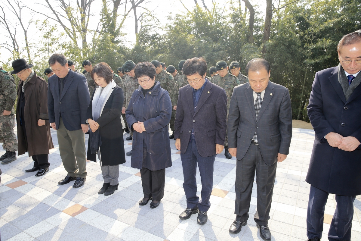 20190301-062[AP7U3144-3.1절 기념 선산 독립유공자비 13위 추념.jpg