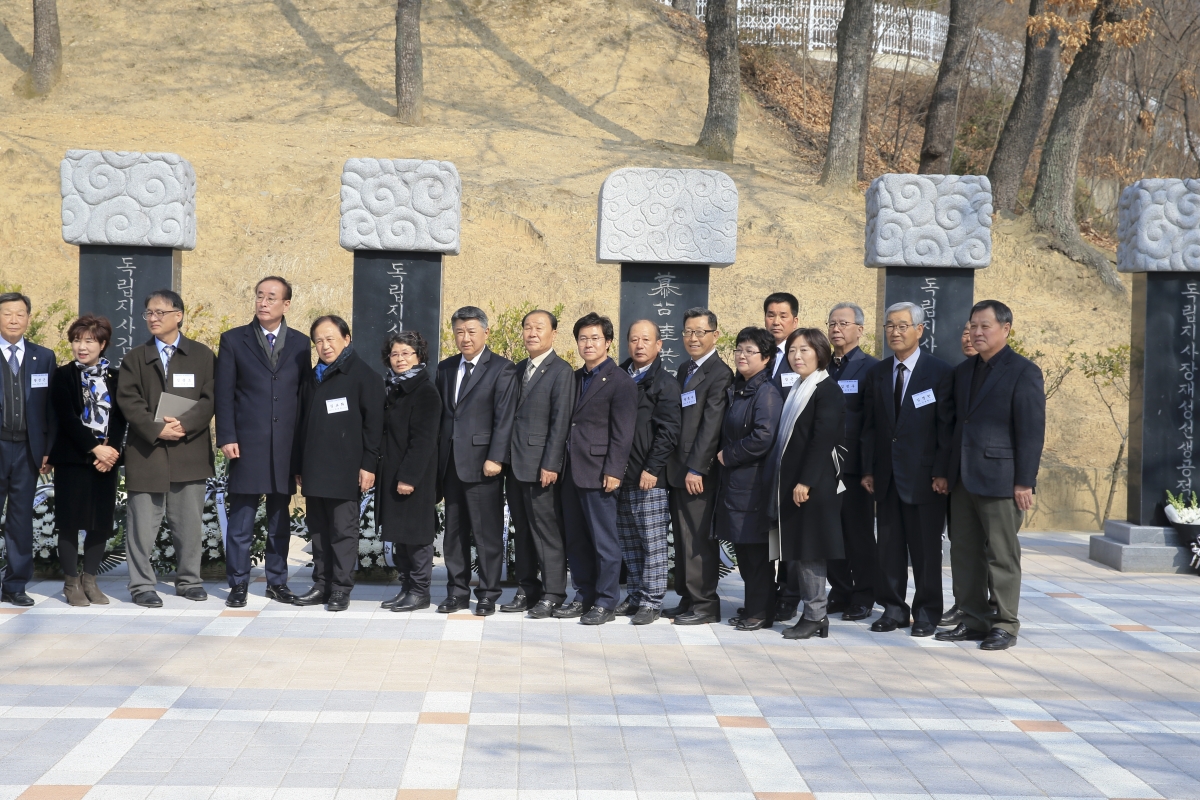 20190301-064[AP7U3152-3.1절 기념 선산 독립유공자비 13위 추념.jpg
