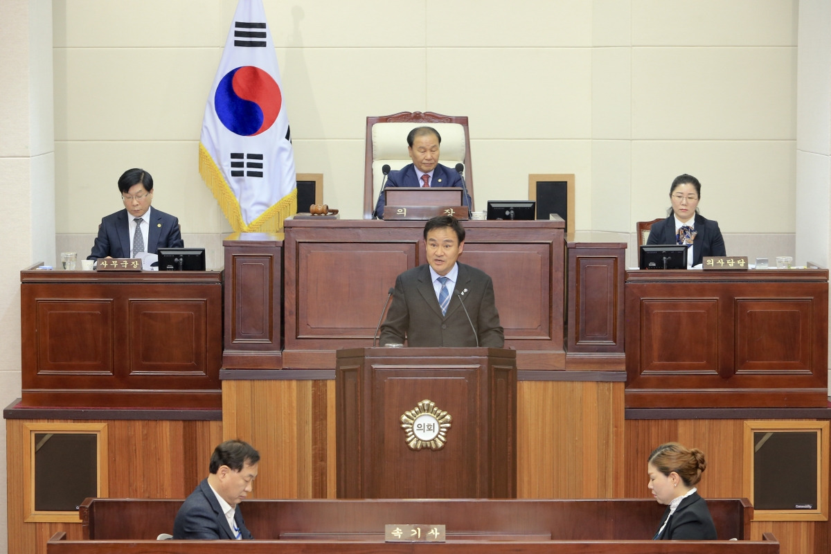 20190307-022[AP7U3307-제229회 임시회 제1차 본회의시 김재우 의원 구미시 보조사업에 대한 행정사무감사 발의의 건 제안설명.jpg