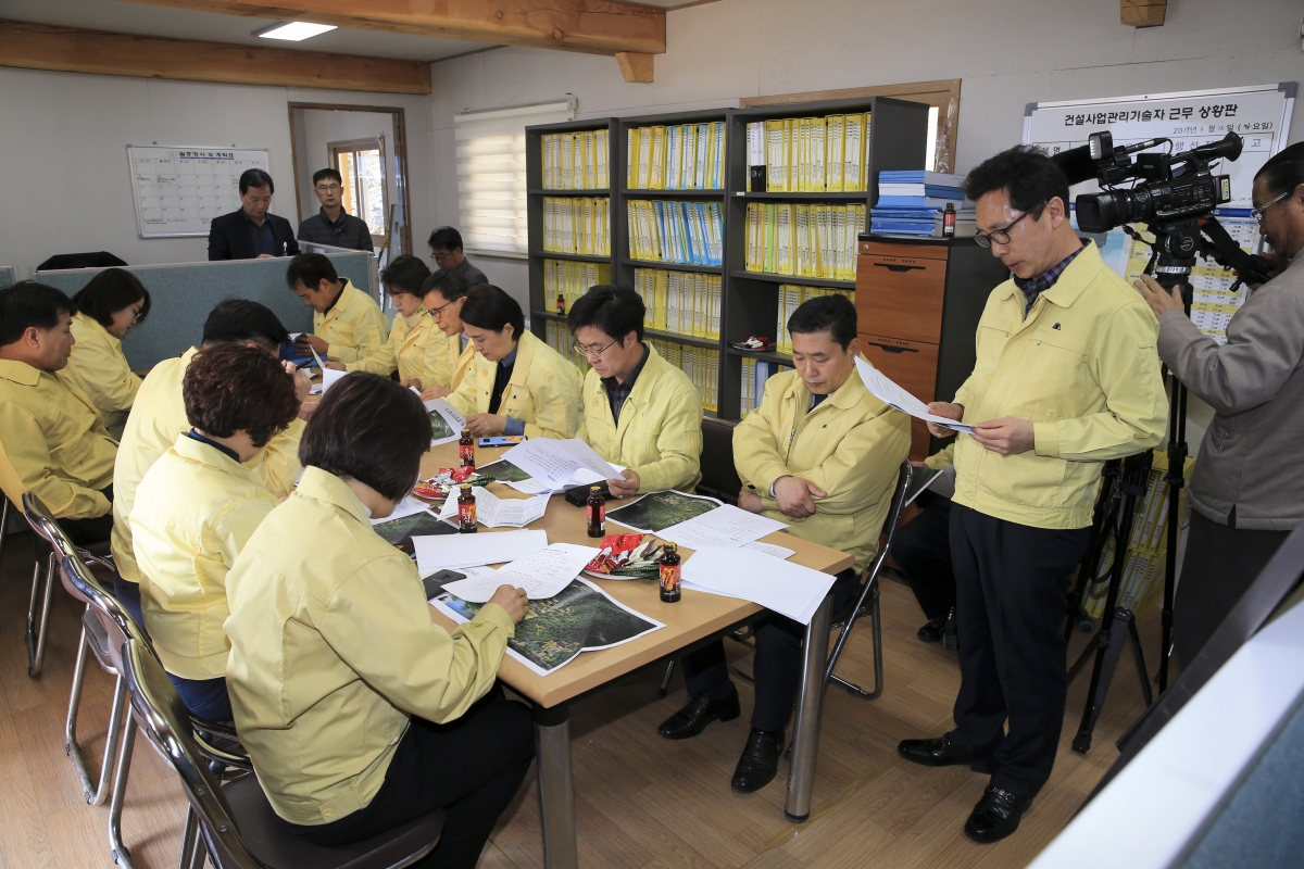 20190312-012[AP7U3568-제229회 임시회 기획행정위원회 금오산 역사문화디지털관 공사현장 방문.jpg