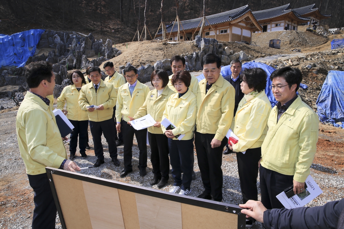 20190312-021[AP7U3587-제229회 임시회 기획행정위원회 금오산 역사문화디지털관 공사현장 방문.jpg