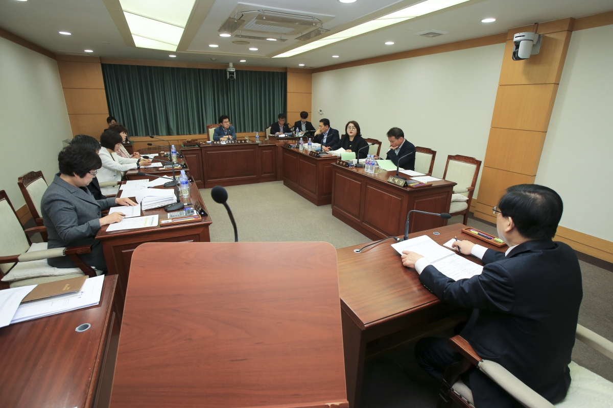20190426-005[AP7U6466-제230회 임시회 의회운영위원회 소관 2019년도 제1회 추가경정예산안 예비심사.jpg