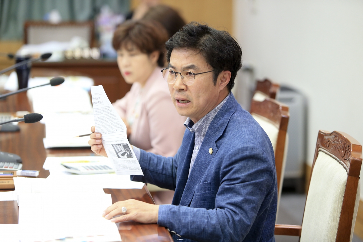 20190426-037[AP7U6594-제230회 임시회 기획행정위원회 소관 2019년도 제1회 추가경정예산안 예비심사.jpg