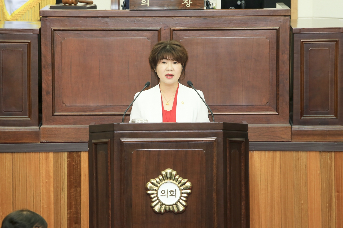 20190509-006[AP7U7500-제230회 임시회 제3차 본회의시 장미경 의회운영위원회 부위원장 상임위원회 활동결과보고.jpg