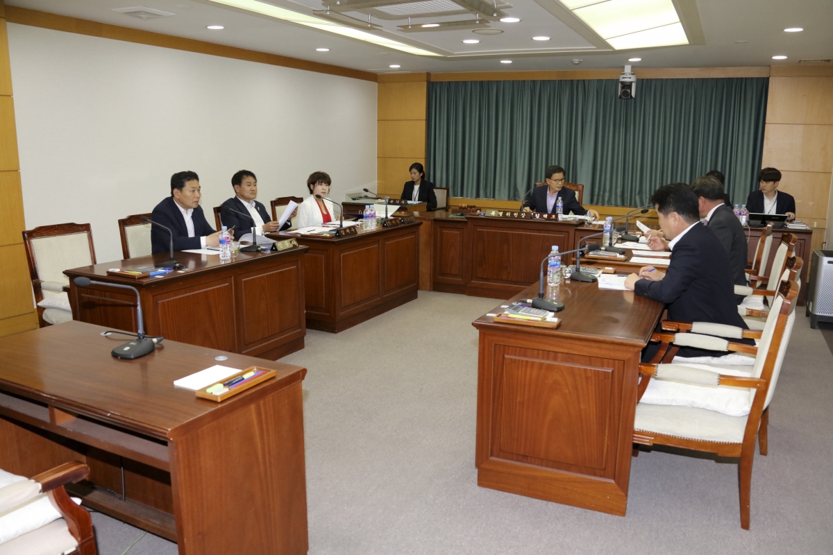 20190509-039[IMG_4072-폐회중 제3차 행정사무조사특별위원회 활동.jpg