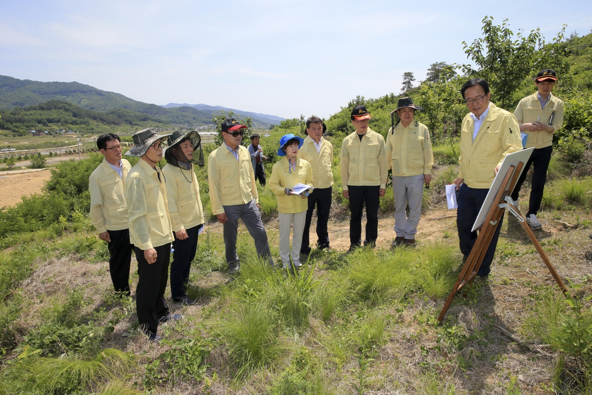 20190530-031[AP7U8241-행정조사특별위원회 무을면 무등리 돌배나무 특화숲 조성지 현장방문.jpg