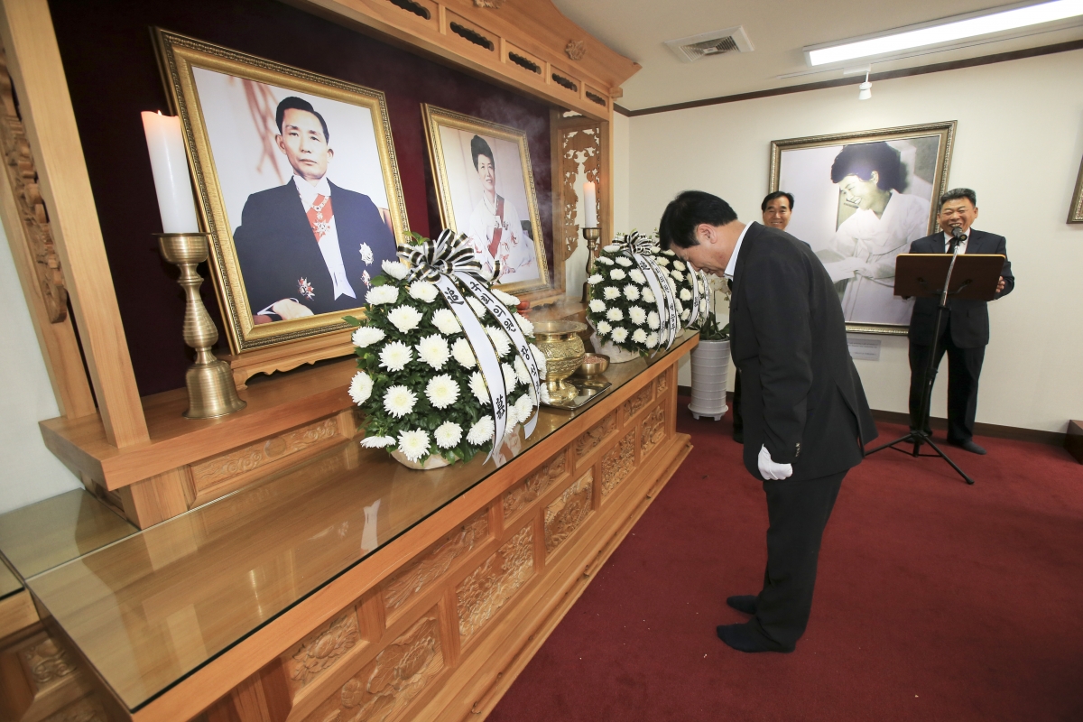 20190606-020[AP7U8980-제64회 현충일 추념 박대통령 생가 참배.jpg