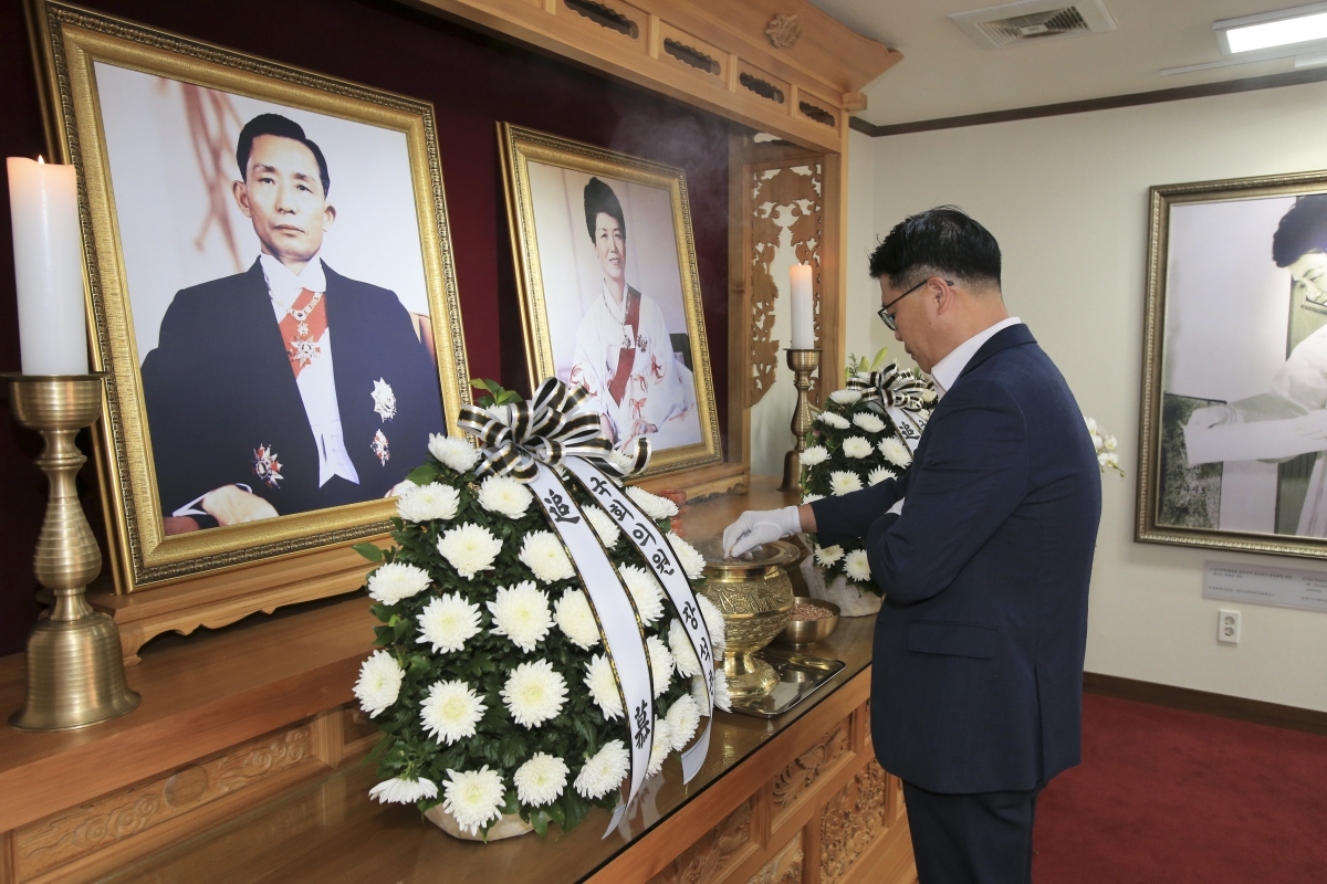 20190606-026[AP7U8994-제64회 현충일 추념 박대통령 생가 참배.jpg