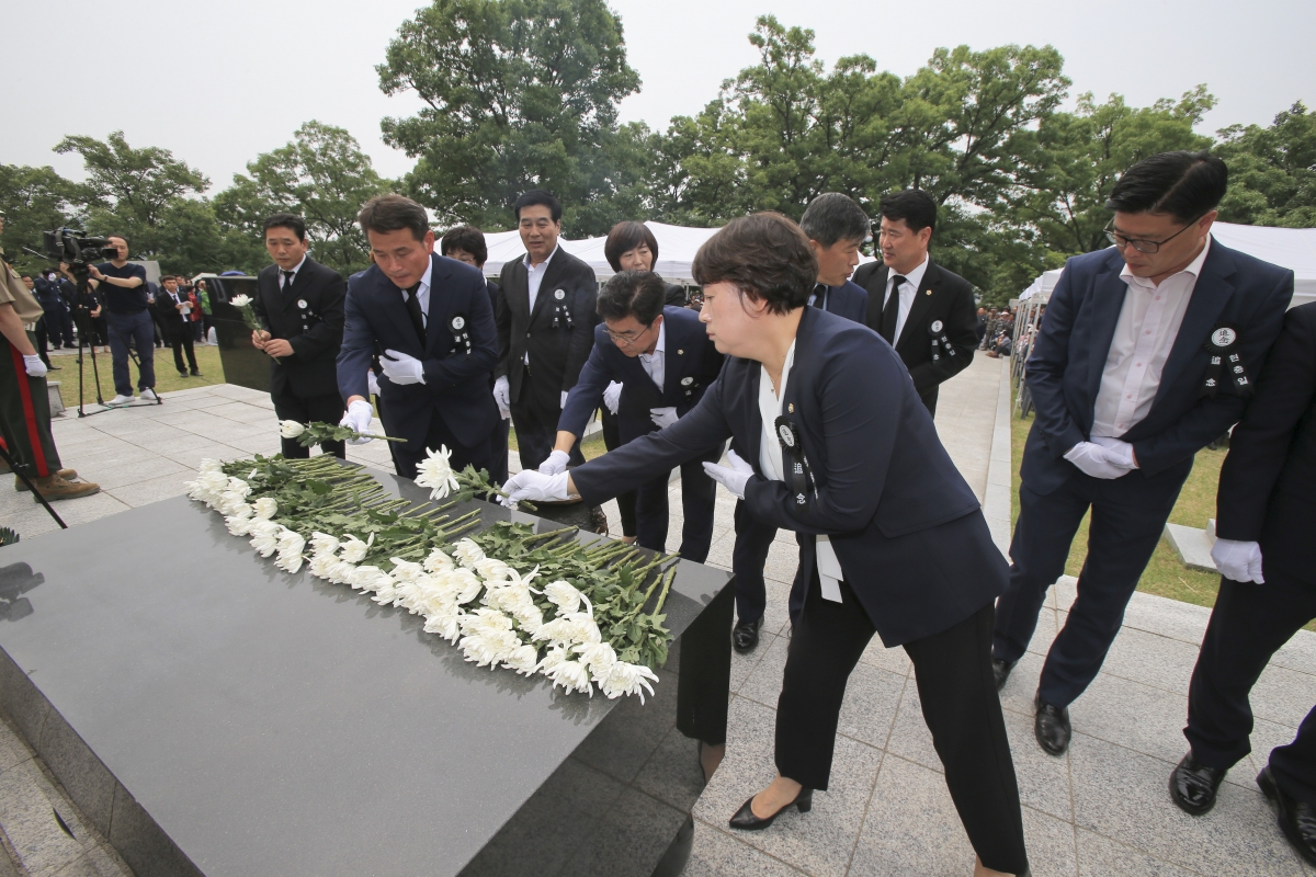 20190606-070[AP7U9058-제64회 현충일 추념식.jpg