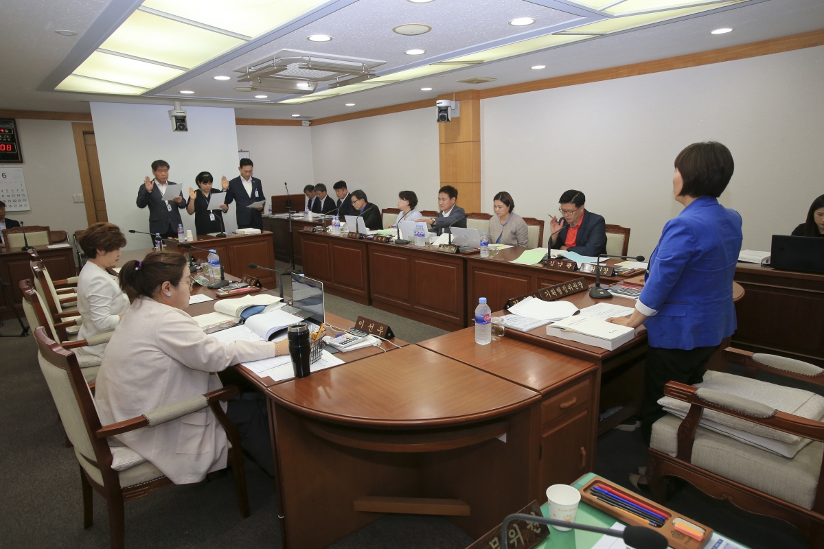 20190604-027[AP7U8627-제231회 정례회시 기획행정위원회 소관 행정사무감사 활동.jpg