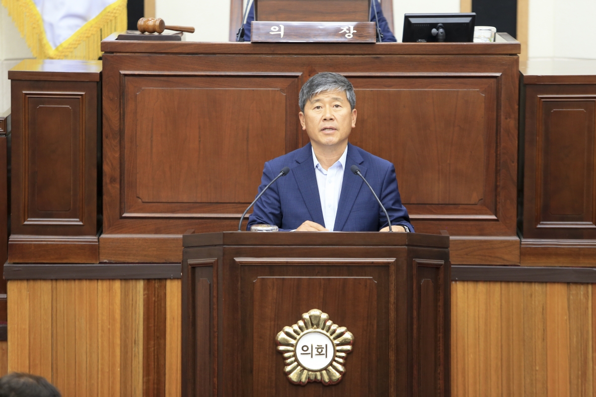 20190624-042[AP7U9548-제231회 정례회 제2차 본회의시 양진오 산업건설위원장 상임위원회 2019년도 행정사무감사 결과보고.jpg