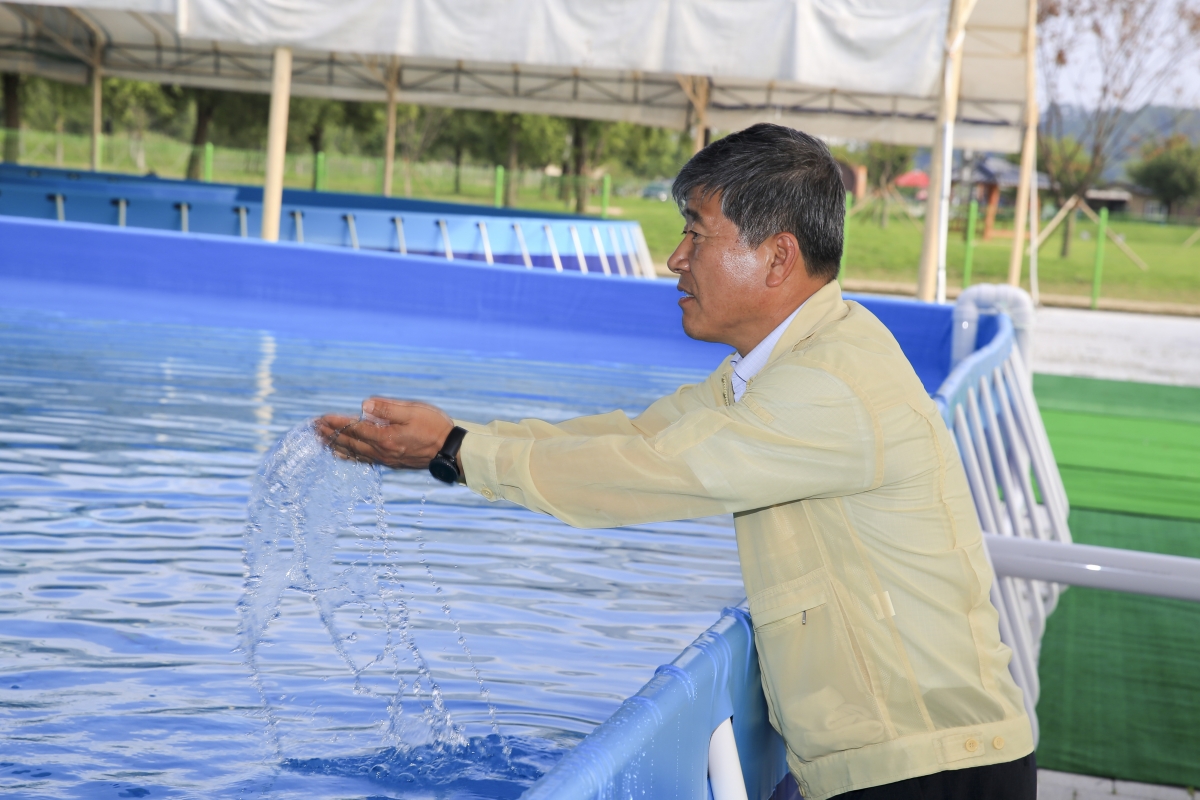 20190628-026[AP7U9761-폐회중 산업건설위원회 낙동강 야외 물놀이장 현장방문.jpg