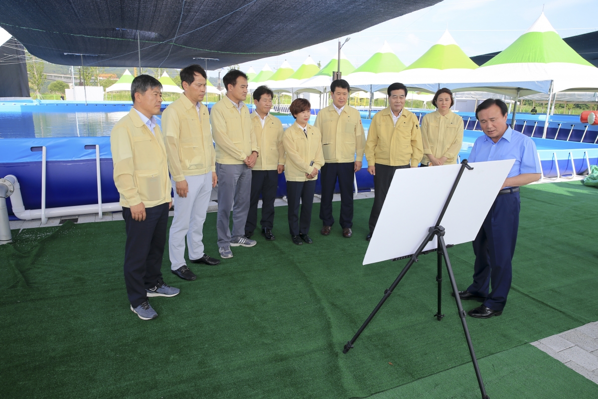20190628-001[AP7U9720-폐회중 산업건설위원회 낙동강 야외 물놀이장 현장방문.jpg