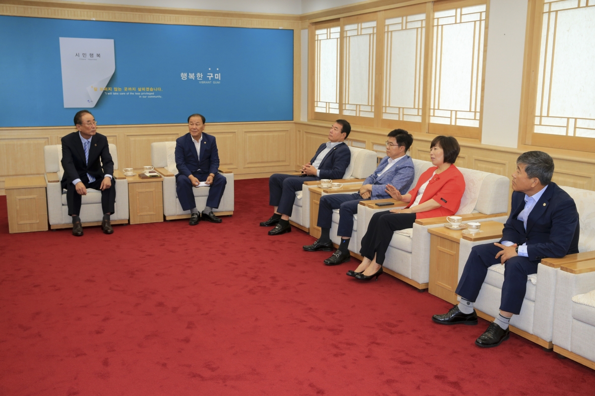20190701-026[AP7U9875-민선 7기 출범 1주년 시의회 확대 의장단과 구미시 간부 공무원 티타임.jpg