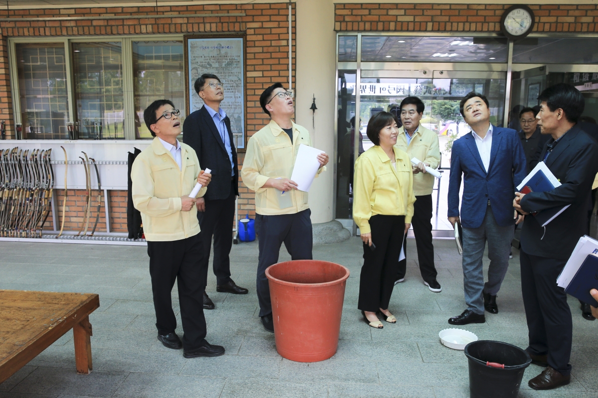20190712-063[AP7U0558-제232회 임시회 기획행정위원회 국궁장 현장방문.jpg