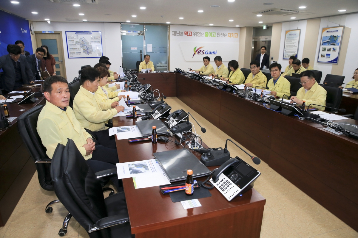 20190719-011[AP7U1078-구미시의회 의원 태풍 다나스 관련 구미시 재난안전 대책본부 방문.jpg