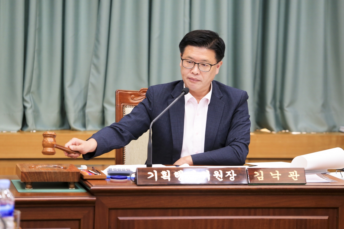 20190920-018[AP7U2983-제233회 임시회 기획행정위원회 조례안 심사활동.jpg