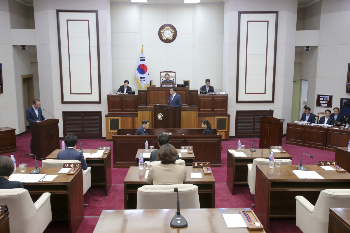 20191024-019[AP7U6136-제234회 임시회 제2차 본회의시 김낙관 의원 시정질문.jpg