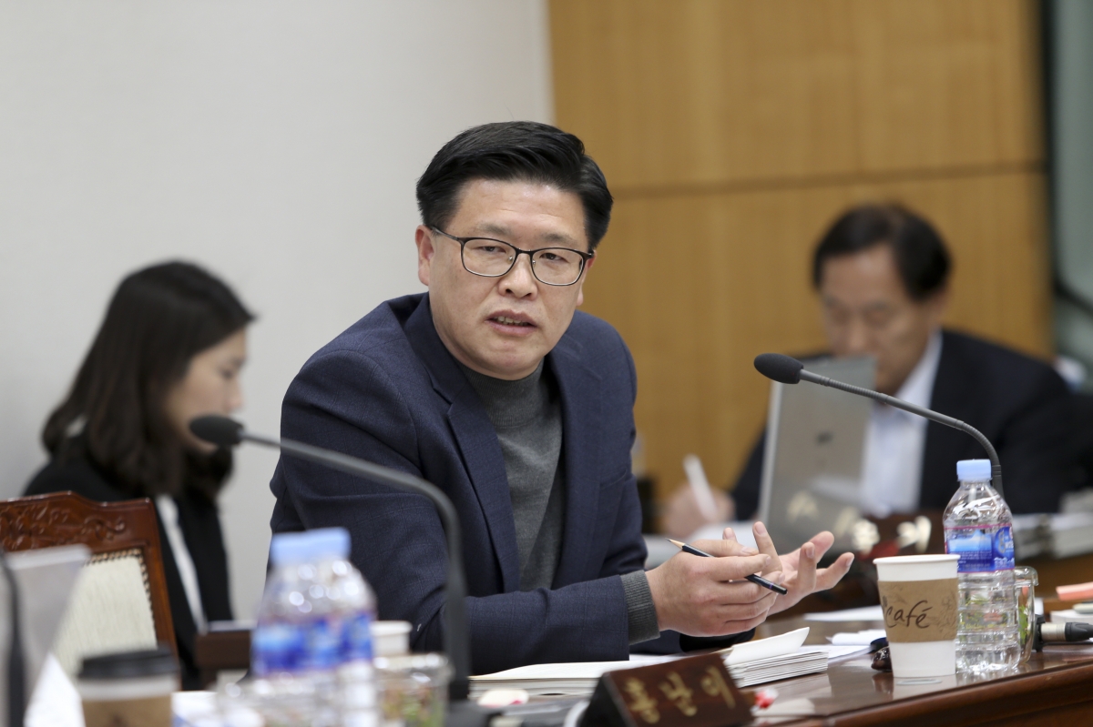 20191126-033[AP7U8033-제235회 정례회 기획행정위원회 조례안 심사활동.jpg