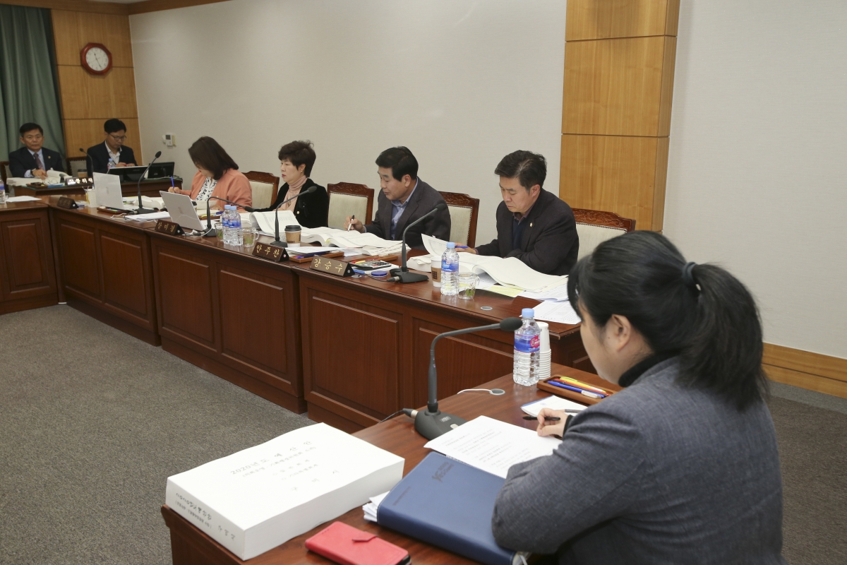 20191128-018[AP7U8496-제235회 정례회 기획행정위원회 2020년도 예산안 및 기금운용계획안 예비심사 활동.jpg