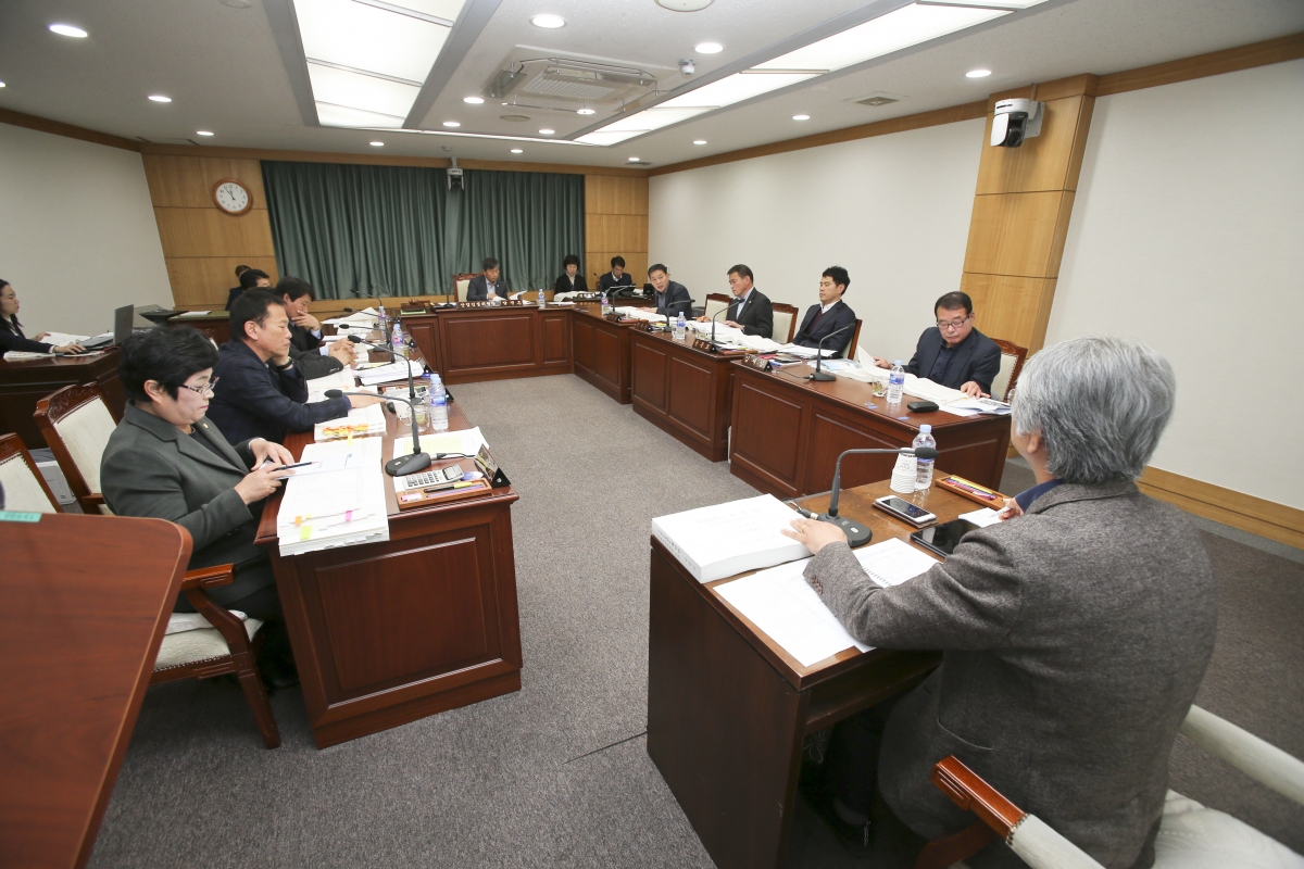 20191128-044[AP7U8551-제235회 정례회 산업건설위원회 2020년도 예산안 및 기금운용계획안 예비심사 활동.jpg