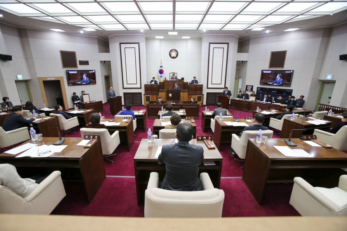 20191211-021[AP7U9337-제235회 정례회 제3차 본회의시 양진오 산업건설위원장 시정질문.jpg