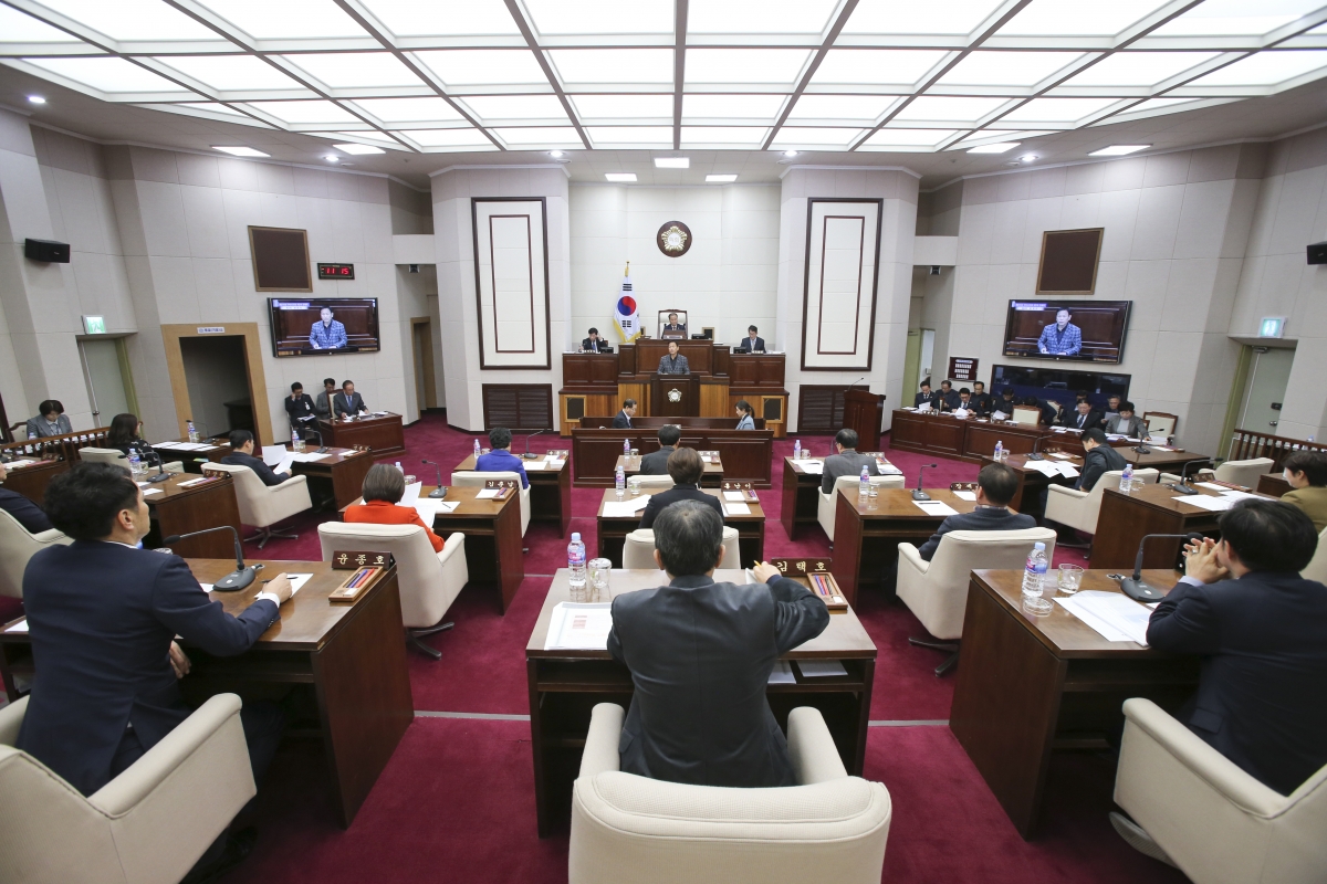 20191216-017[AP7U9668-제235회 정례회 제4차 본회의시 박교상 예산결산특별위원장 예특위 활동결과보고.jpg