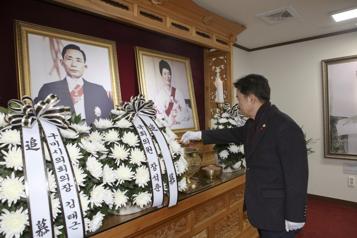 20200102-057[IMG_6595-박정희대통령 생가 참배.jpg