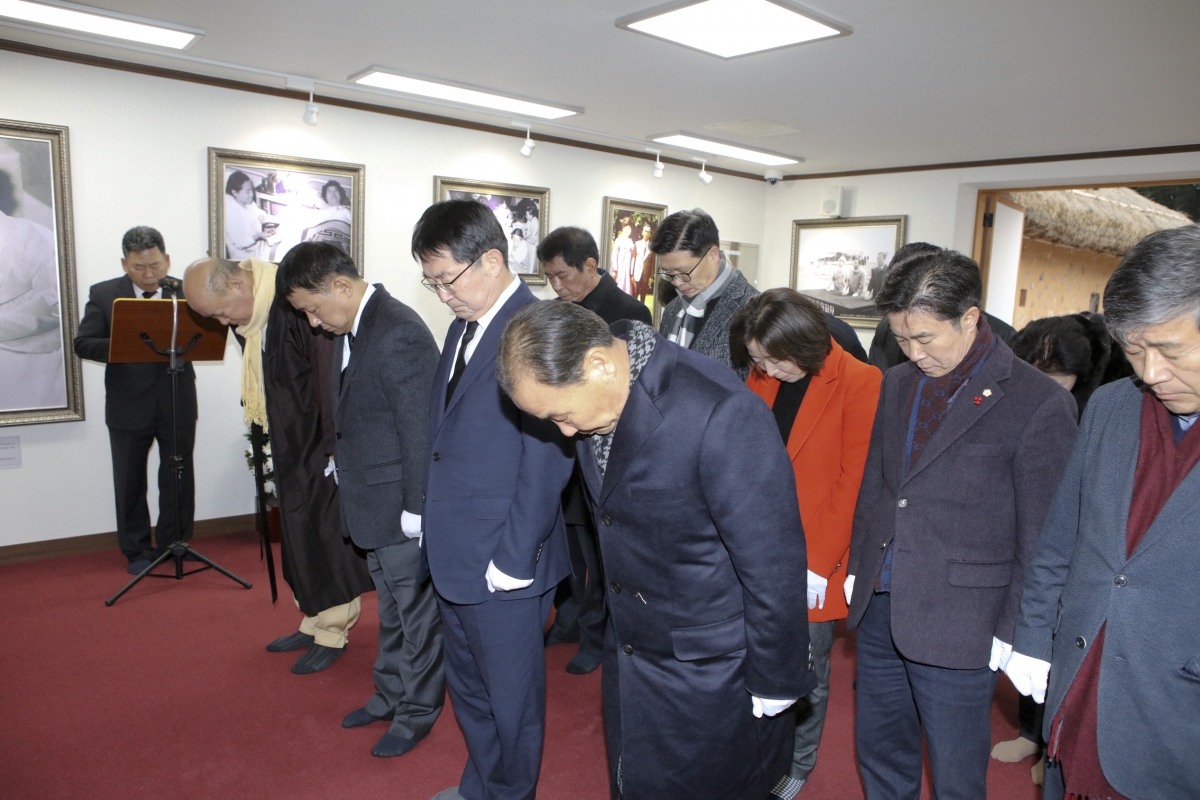 20200102-043[IMG_6575-박정희대통령 생가 참배.jpg