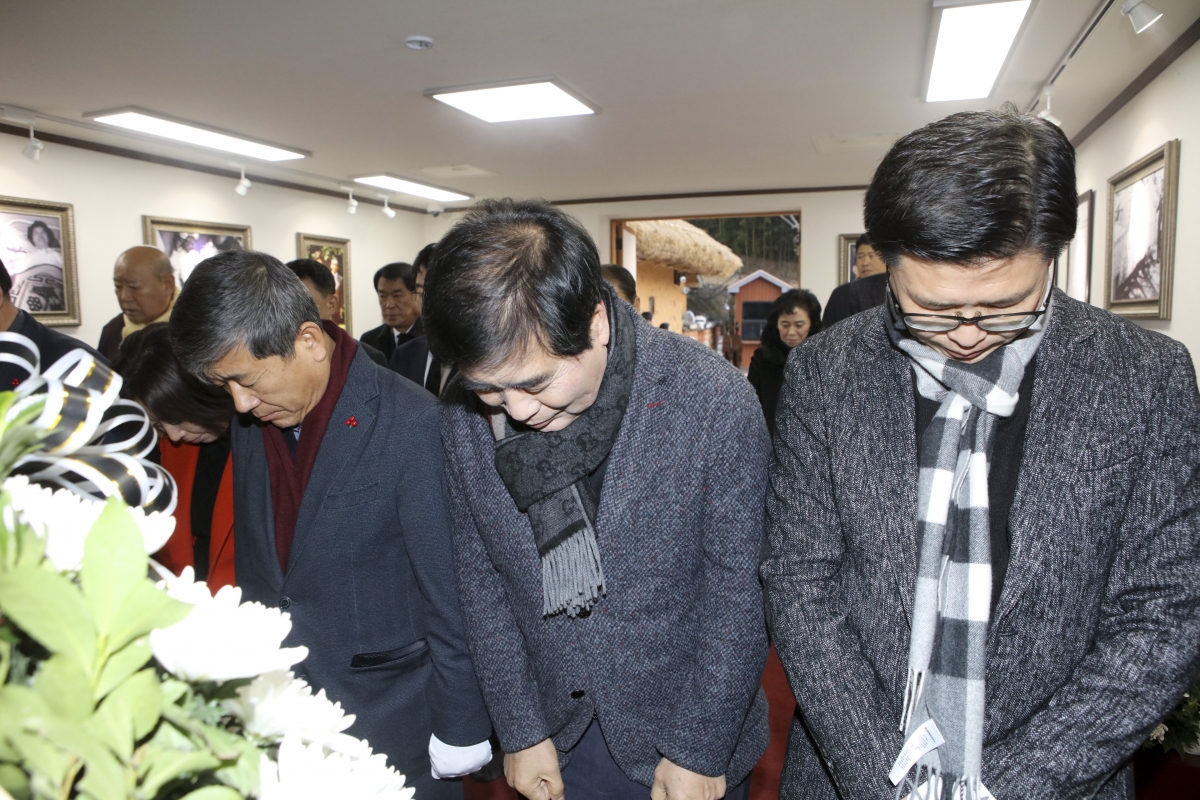 20200102-053[IMG_6590-박정희대통령 생가 참배.jpg