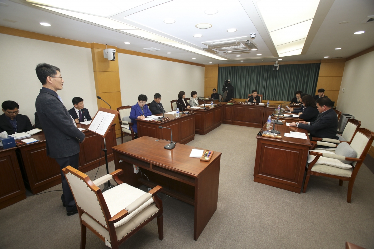 20200122-006[AP7U0504-폐회중 의회운영위원회 활동.jpg