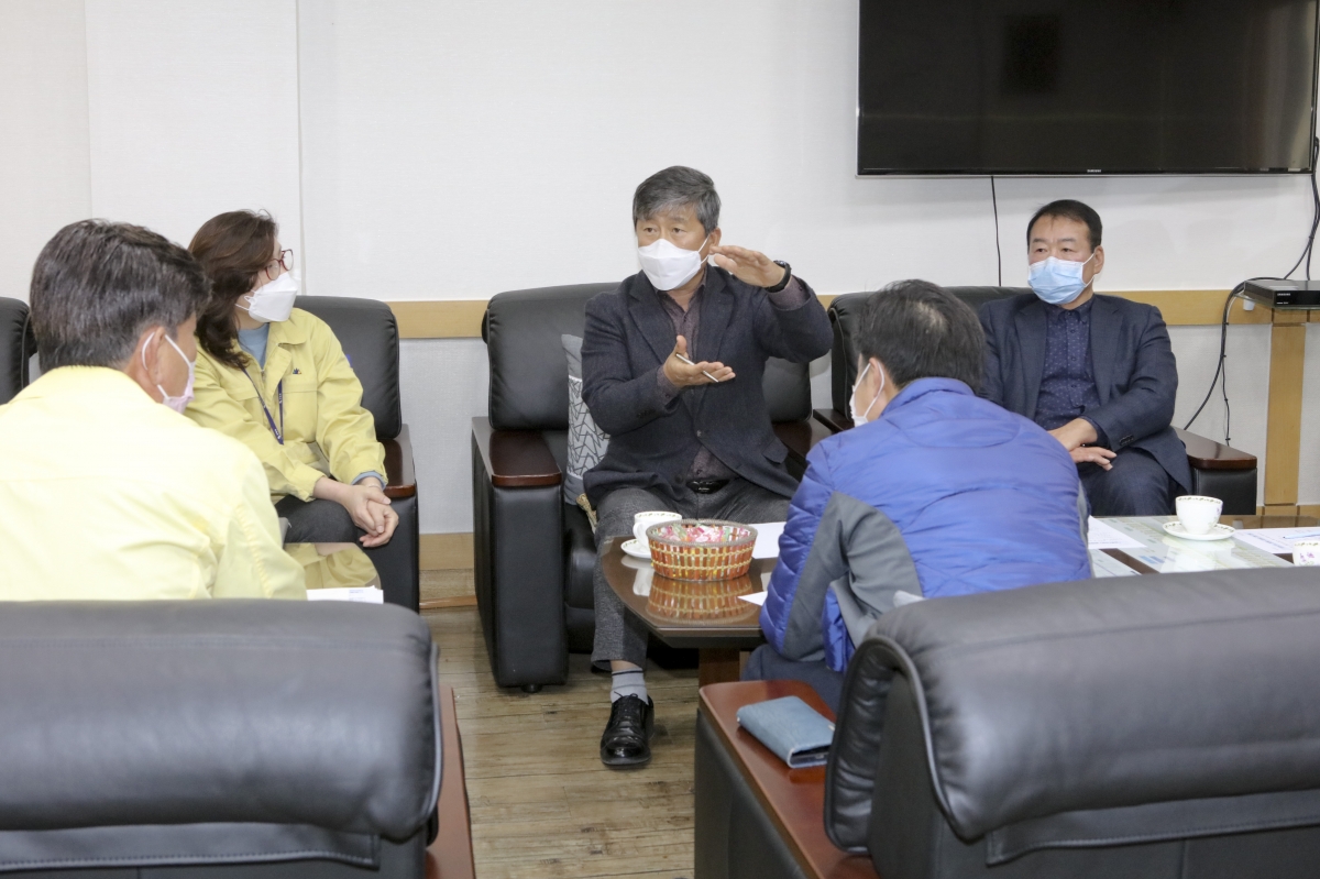 20200302-010[IMG_6886-구미시의회 의장단 및 상임위원장 간담회-코로나19 대응 현황 집행기관 설명.jpg