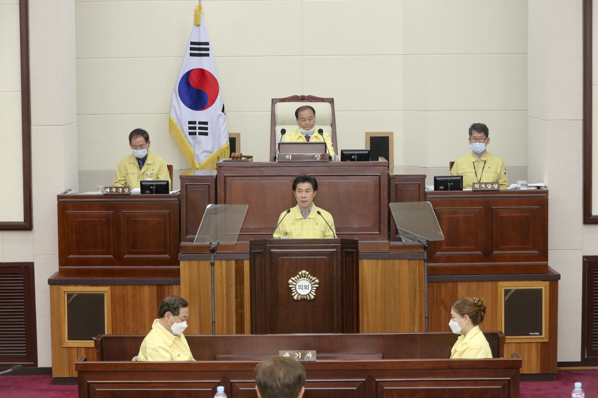 20200421-029[AP7U2250-제238회 임시회 제1차 본회의시 강승수 의회운영위원장 예산결산특별위원회 구성결의안 제안설명.jpg