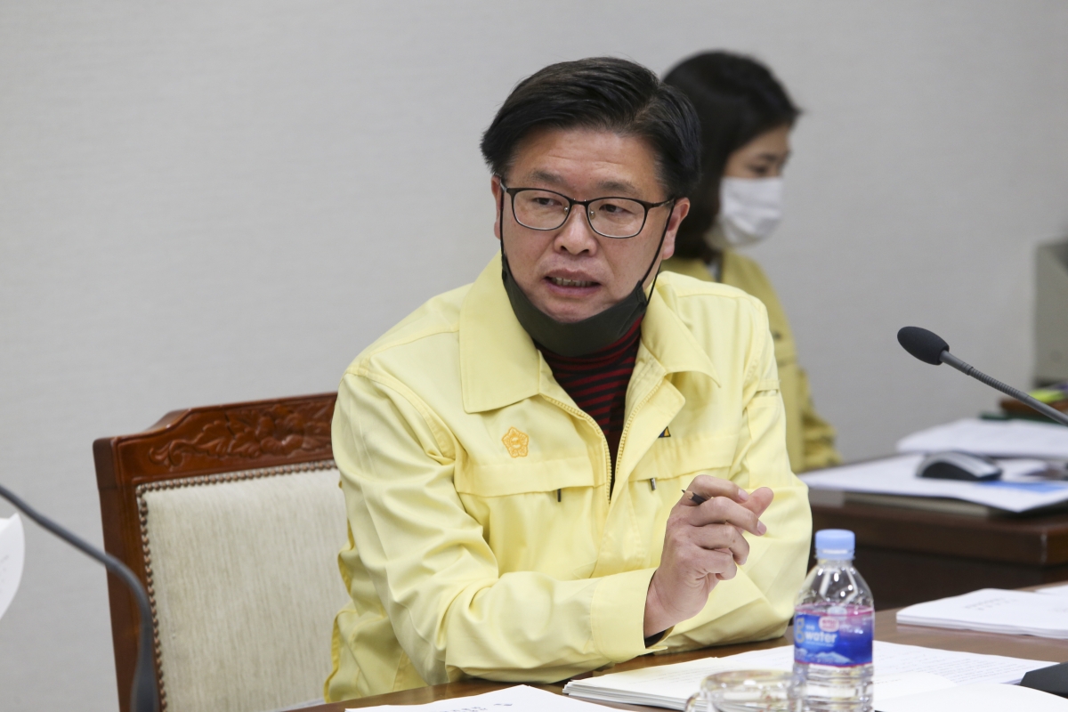 20200422-031[AP7U2340-제238회 임시회시 기획행정위원회 소관 조례안 심사활동.jpg