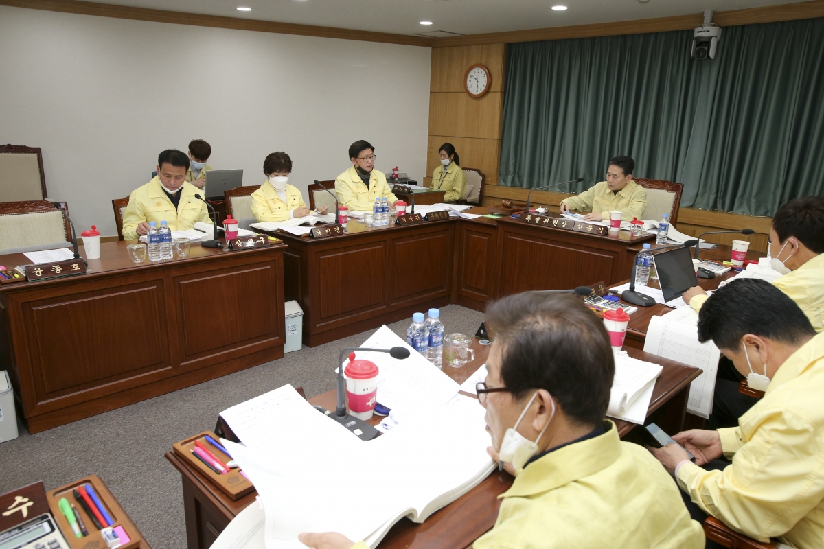 20200424-022[AP7U2558-제238회 임시회시 예산결산특별위원회 2020년도 제1회추가경정예산안 심사활동.jpg