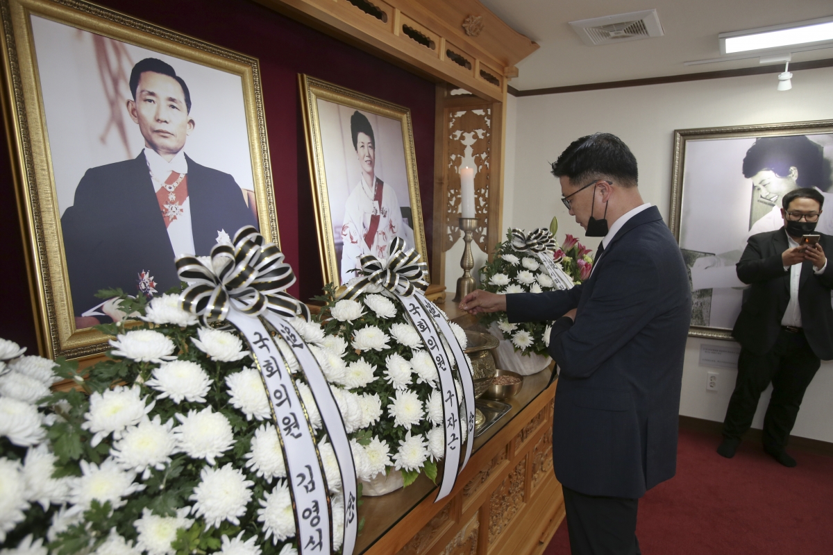 20200606-027[AP7U3833-현충일 추념 박정희 대통령 생가 참배.jpg