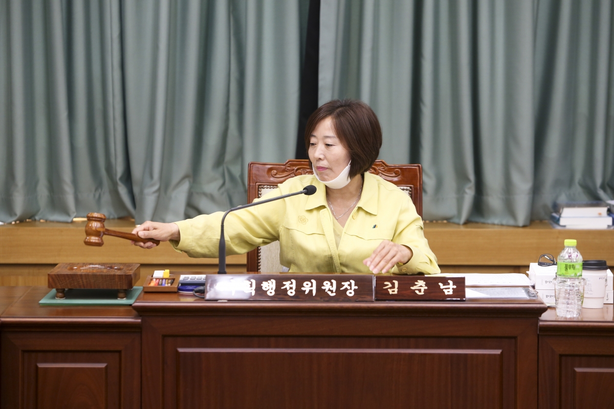 20200603-036[AP7U3416-제240회 구미시의회 제1차 정례회시 기획행정위원회 소관 행정사무감사 활동.jpg
