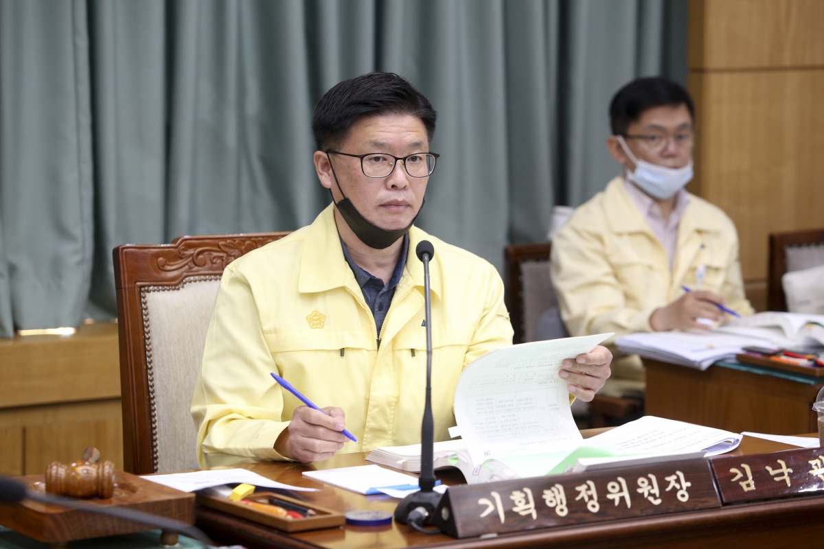 20200605-007[AP7U3763-제240회 구미시의회 제1차 정례회시 기획행정위원회 소관 행정사무감사 활동.jpg