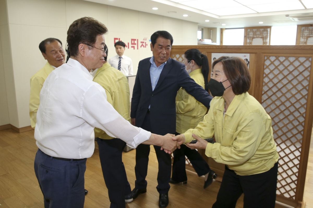 20200623-045[AP7U4948-통합신공항 최종이전지 선정 촉구 결의문 관련하여 경북도청 방문.jpg