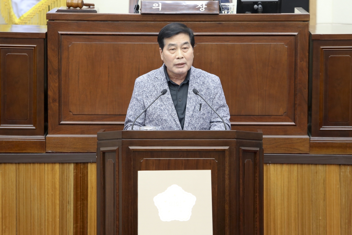 20200701-054[AP7U5367-제241회 임시회 제1차 본회의시 부의장선거에 당선된 안주찬 의원 당선인사.jpg