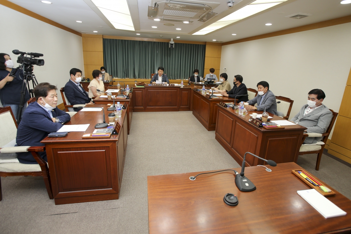 20200717-008[AP7U7155-제242회 임시회 의회운영위원회 활동 .jpg