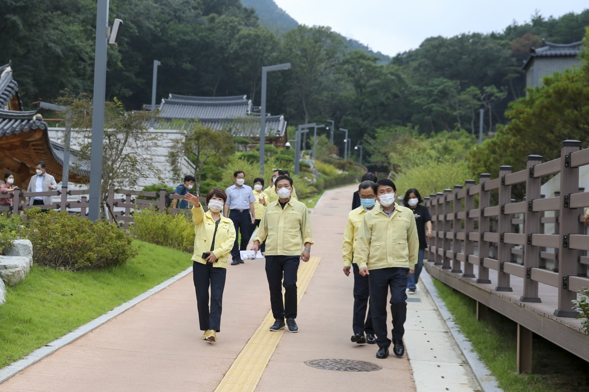20200911-121[AP7U8963-제243회 임시회 기획행정위원회 구미성리학역사관 현장방문.JPG